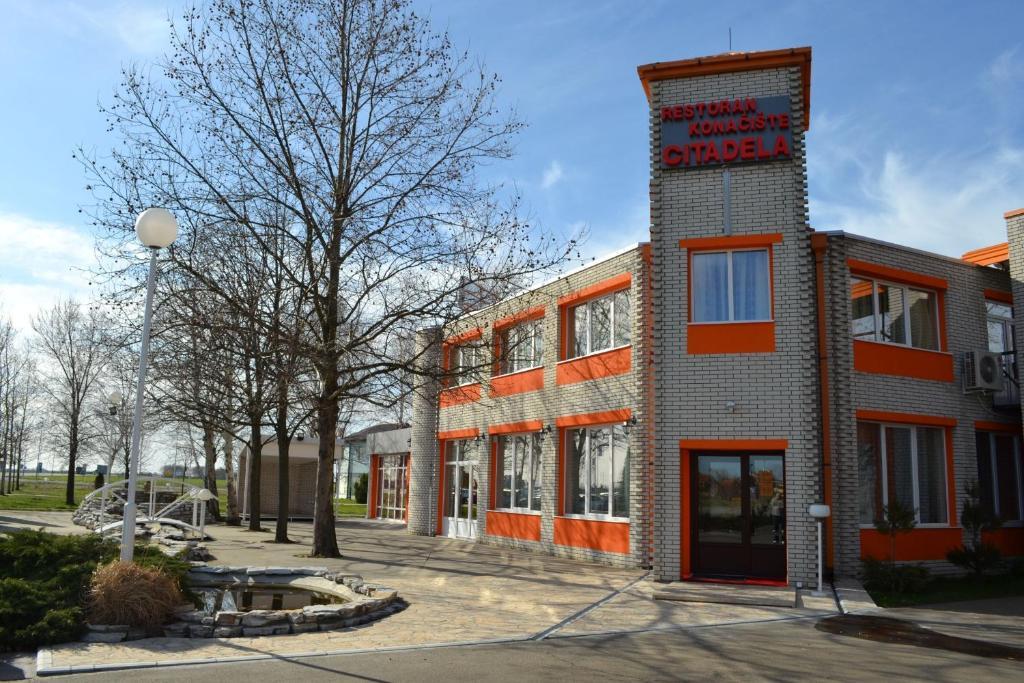 Motel Citadela 023 Зренянин Экстерьер фото